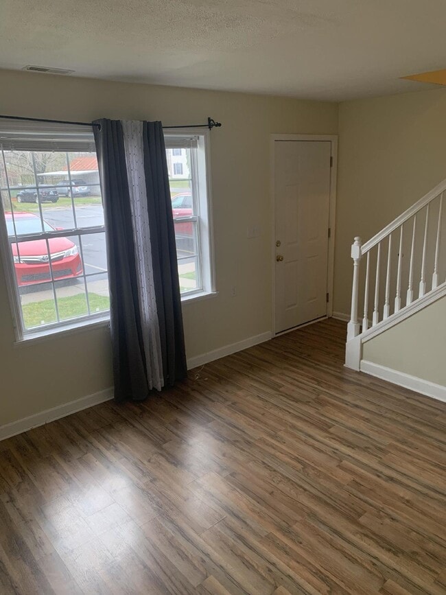 Building Photo - "Charming 3-Bedroom Townhouse with Hardwoo...