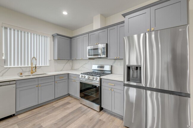 Foto del edificio - 4 Bed / 4 Bath Townhome in Sawtelle