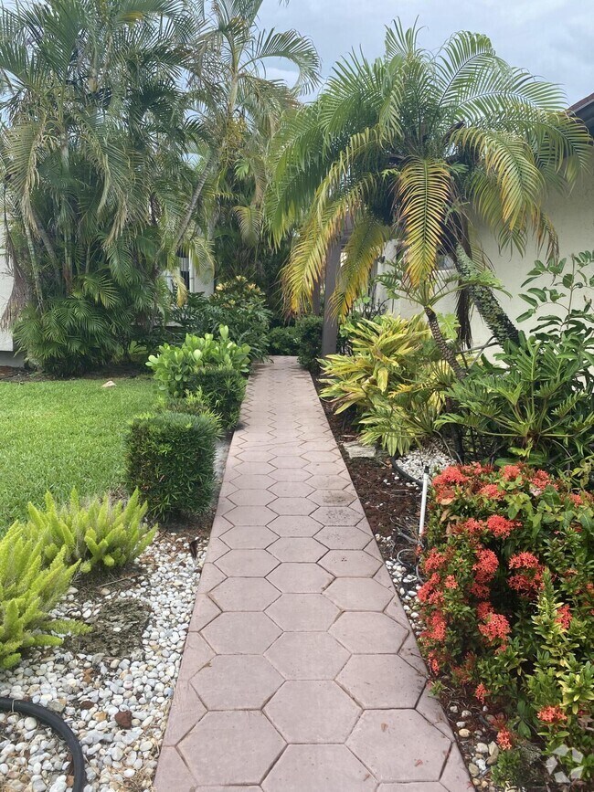 Villas of Monterey Apartments for Rent with Parking Boynton Beach, FL