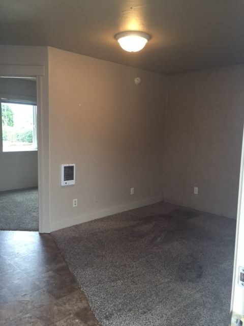 Building Photo - 1 br, 1 bath Apartment - 2 F st 1-6 2 F St #1