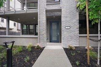 Building Photo - 1105 Artemisia Ter