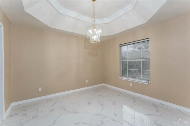 Building Photo - 25 Oriole Ave