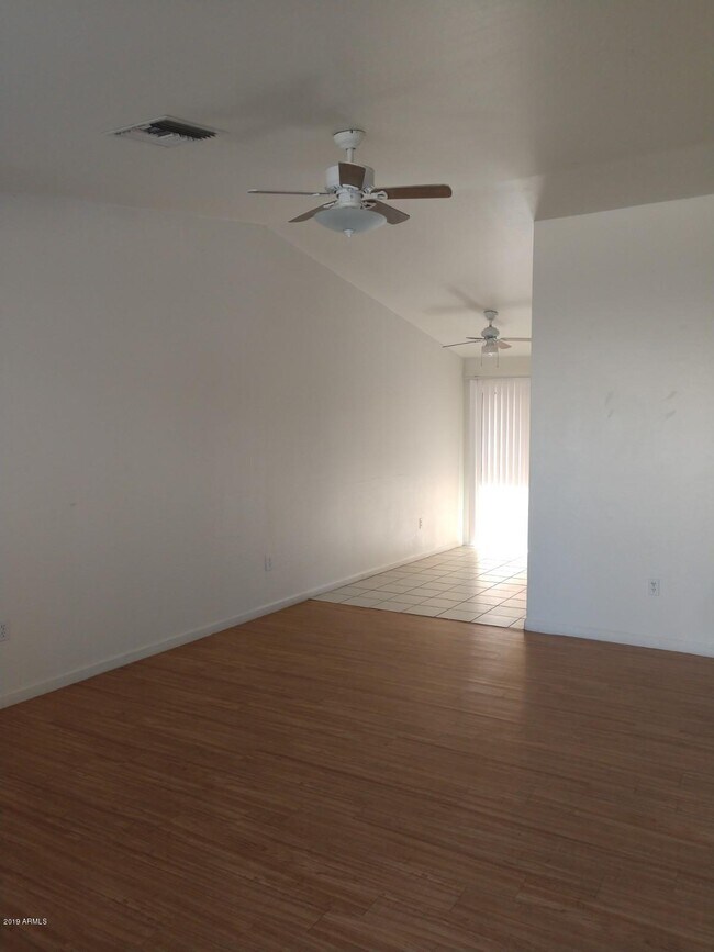 Foto del edificio - 6711 W Osborn Rd