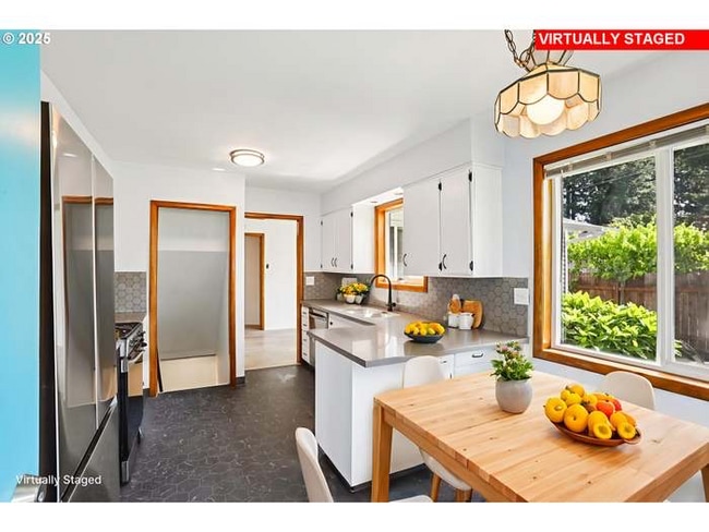 Building Photo - 10925 NE Skidmore St