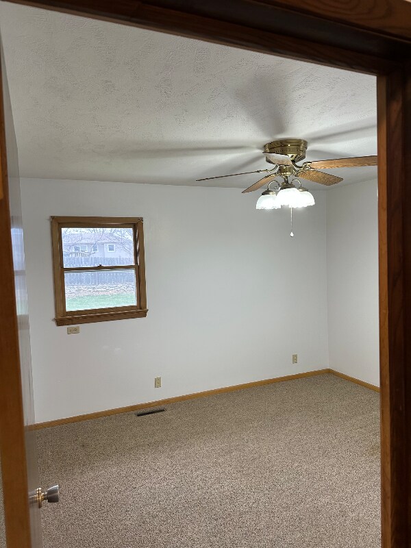 Foto del edificio - 9418 Meredith Ave