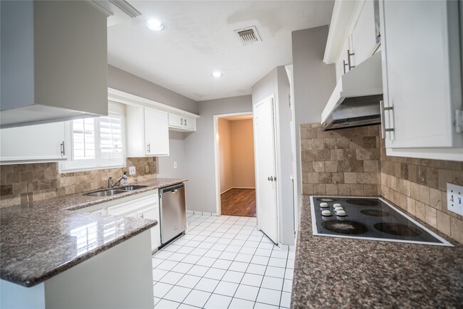 Building Photo - 2811 S Blue Meadow Cir