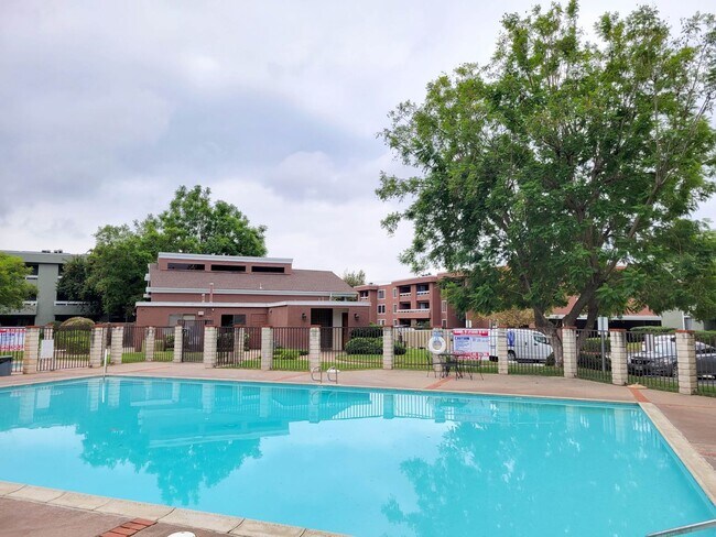 Foto del edificio - 2 bed/ 1 bath with a BIG Backyard in Escondido!! AVAILABLE NOW!!