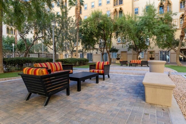 Foto del edificio - Furnished Exquisite 1-Bedroom Luxury Condo Minutes from the LV Strip with Resort-Style Amenities