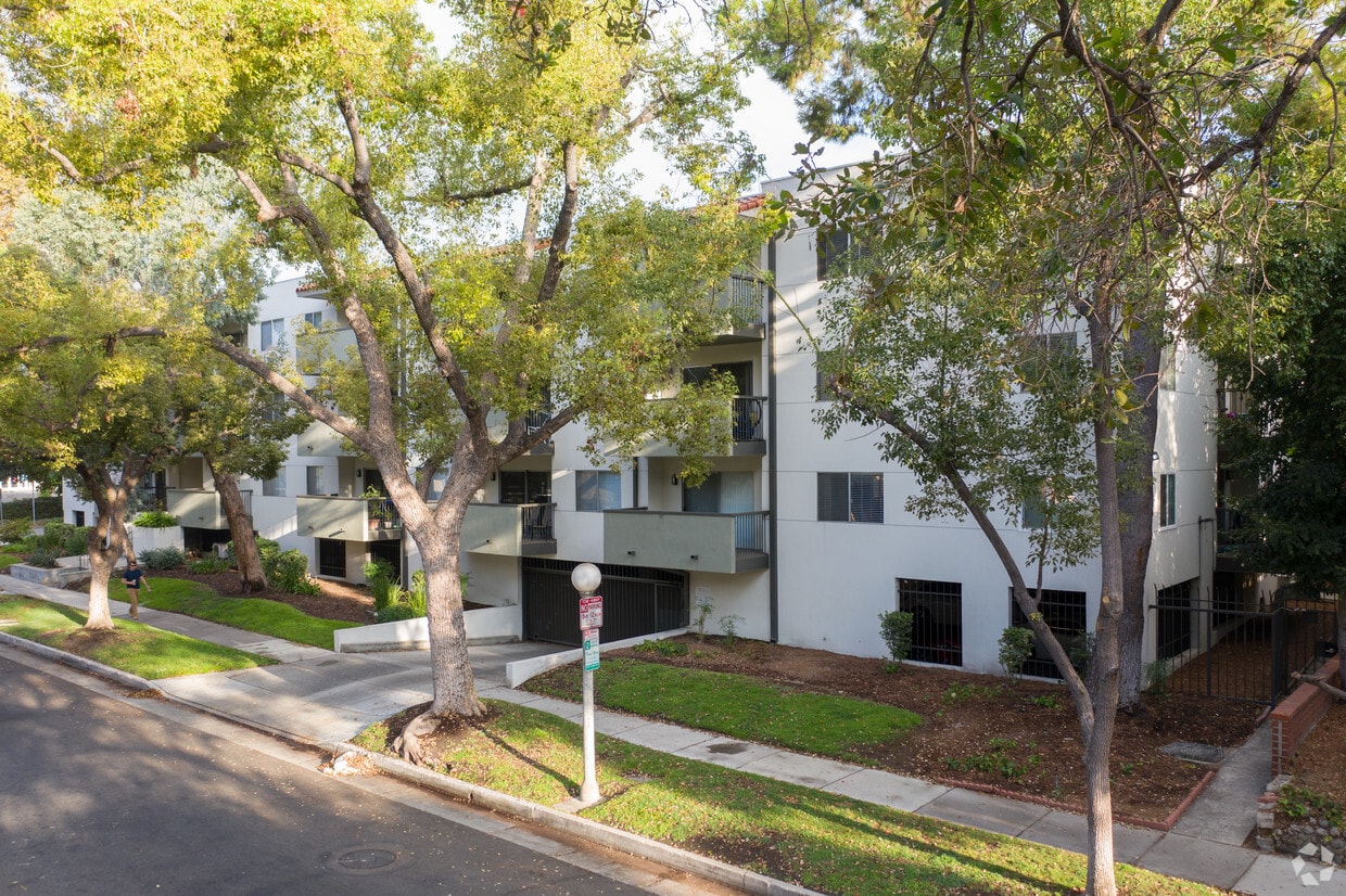 Primary Photo - 975 San Pasqual Apartments