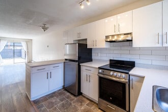 Building Photo - Waverly Apartments