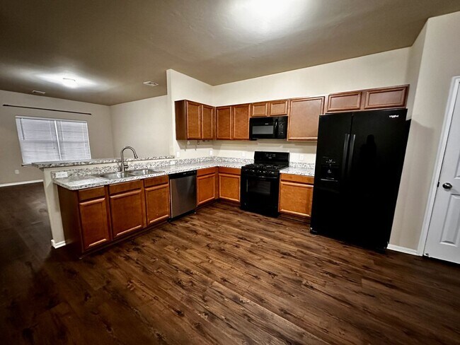 Foto del edificio - Spacious 4 Bedroom 2.5 Bathroom Home in Piedmont Schools