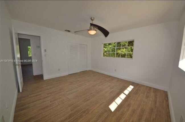 Building Photo - 510 Bird Rd