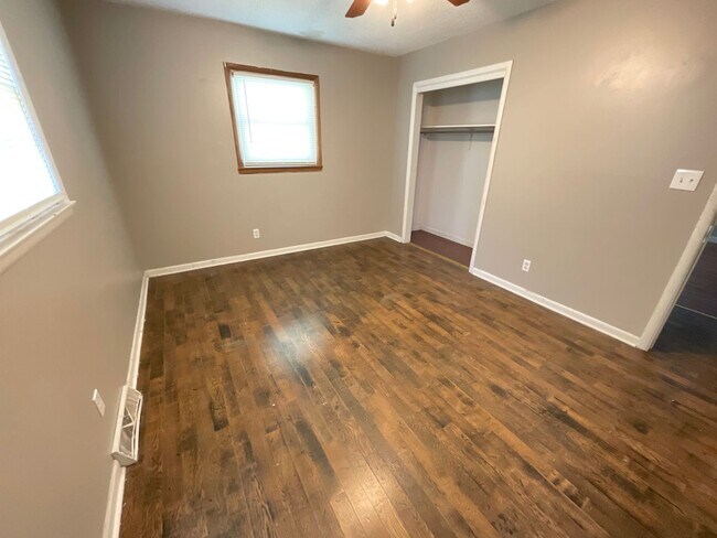 Foto del edificio - 2445 N Franklin Ave