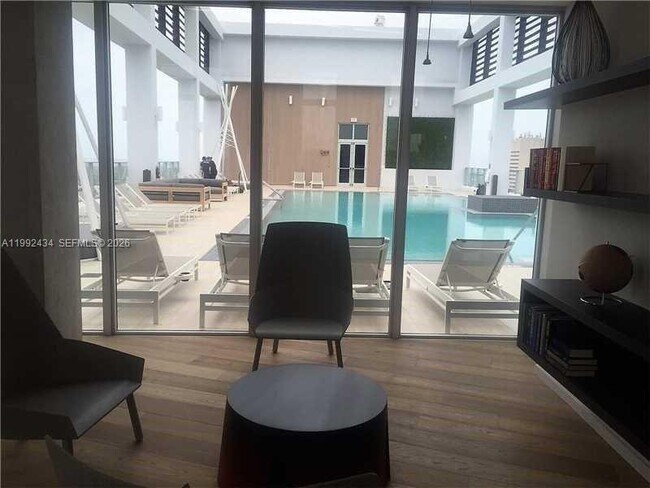 Foto del edificio - 151 SE 1st St