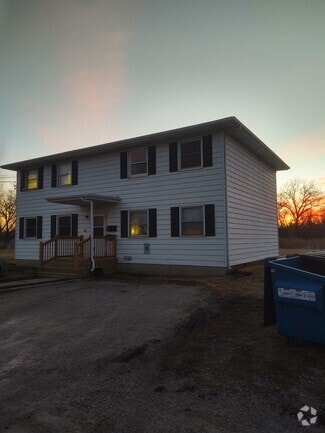 Building Photo - 604 S Shabbona St