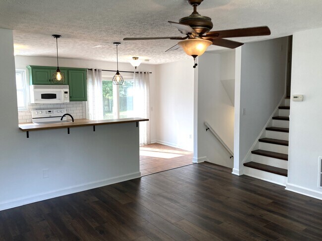 Building Photo - 4429 Paxton Dr S