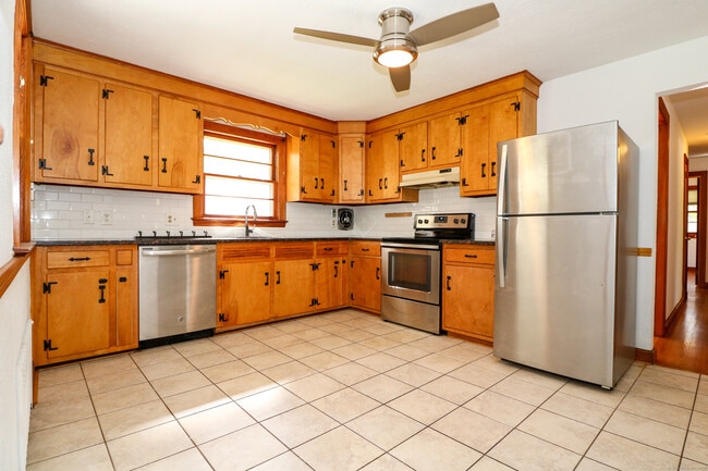 Foto del edificio - 408 Shelton Ave