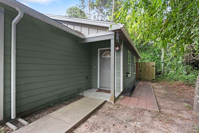 Building Photo - 16803 Crestmont St