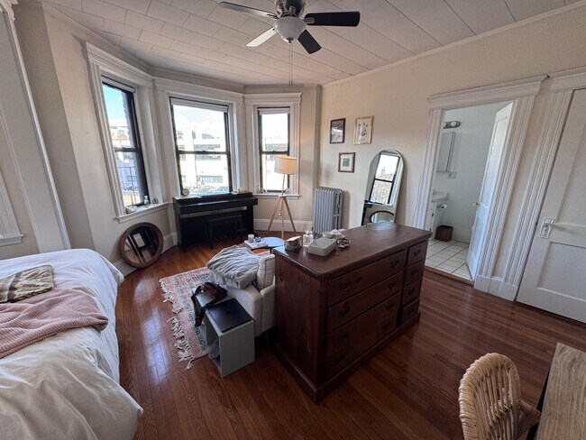 Building Photo - 1125 Commonwealth Ave