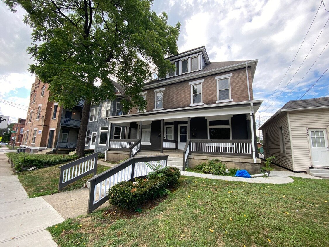 Primary Photo - King Ave 252-254 SCR