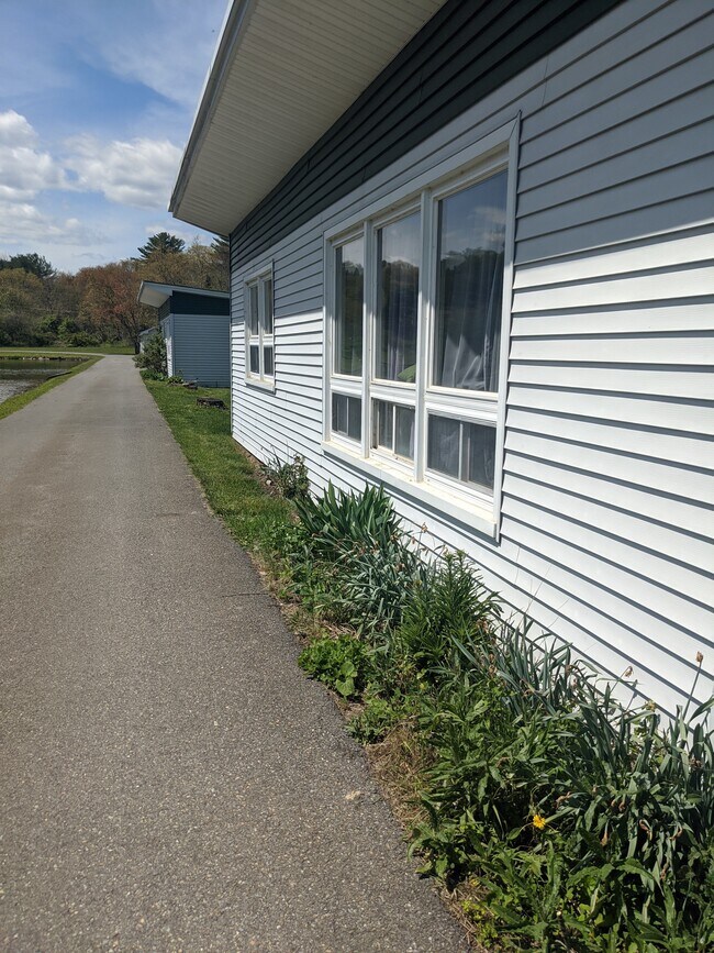 Building Photo - 112 Harvest Moon Ln