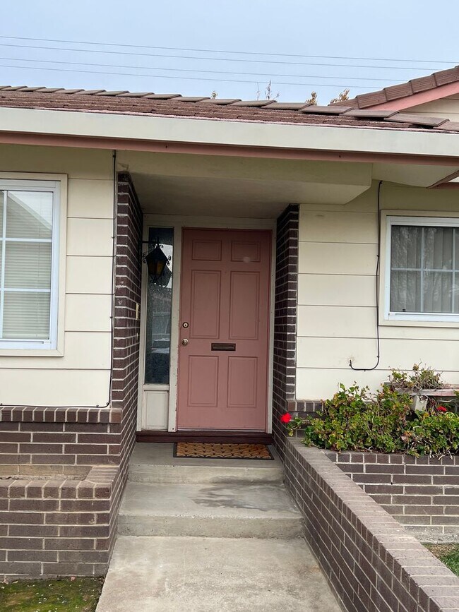 Building Photo - 827 Greenwood Dr., Lodi, CA 95240