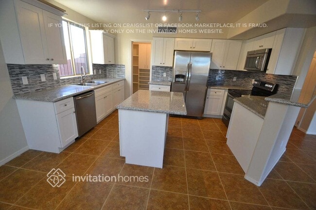 Building Photo - 1469 S Western Skies Dr