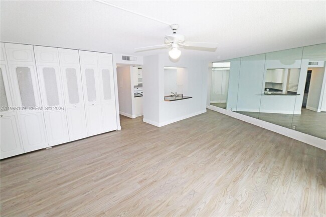 Foto del edificio - 1301 River Reach Dr