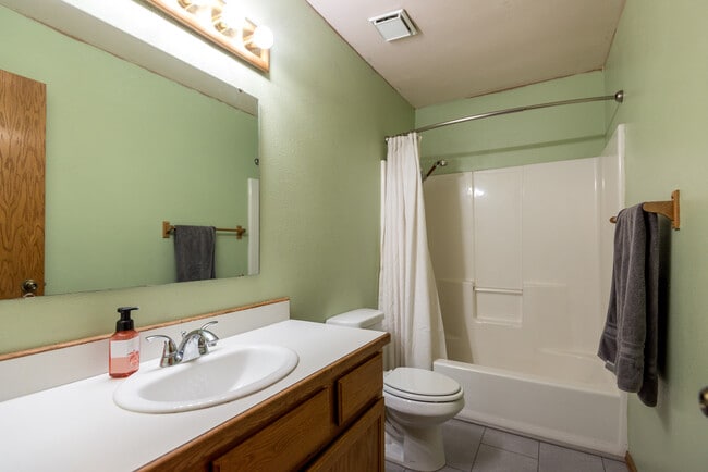 Building Photo - 485 Farber Dr