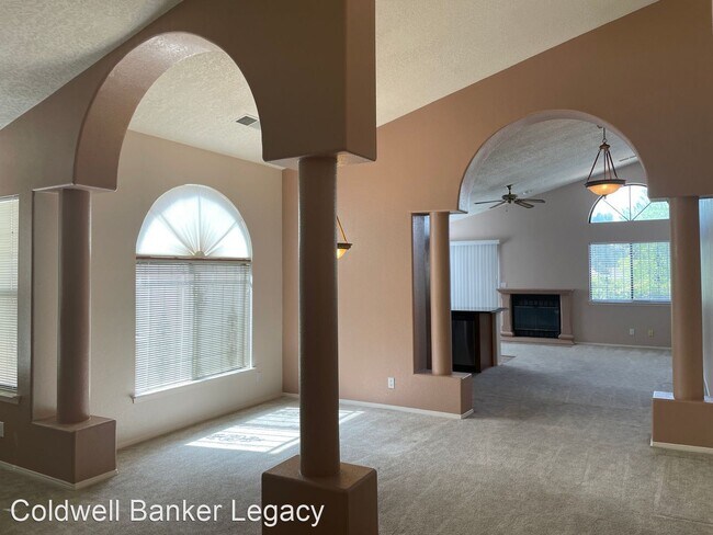 Foto del edificio - 3 br, 2 bath House - 8101 Oakland Ave NE