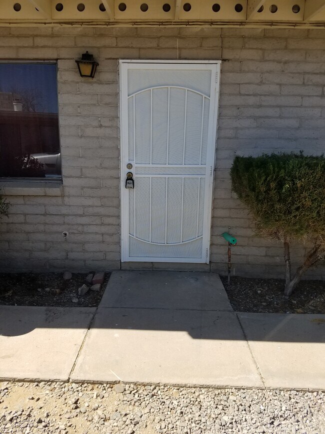 Building Photo - 3548 E Monte Vista Dr