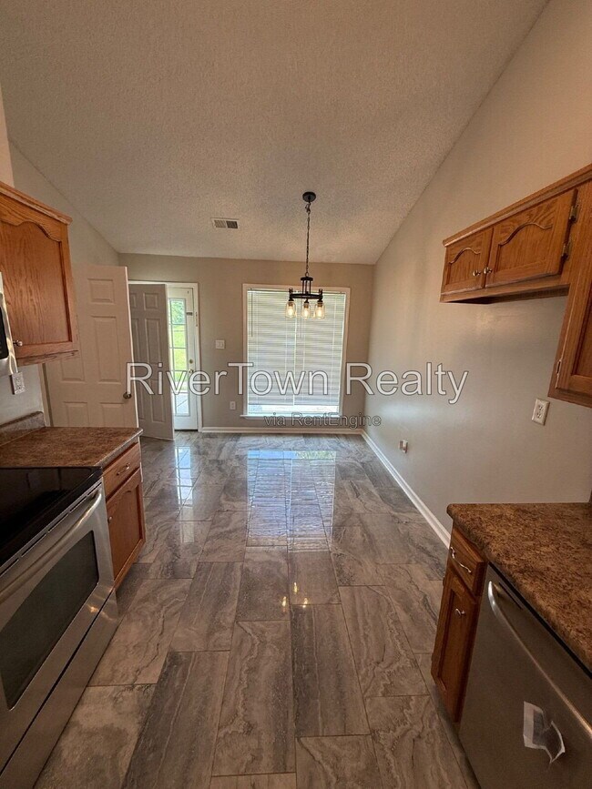 Building Photo - 10570 Pecan View Dr