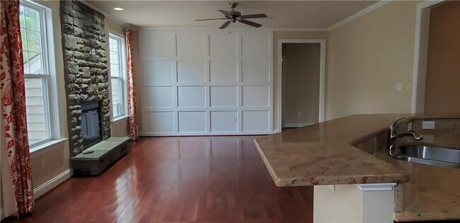 Building Photo - 4002 Fieldcrest Dr