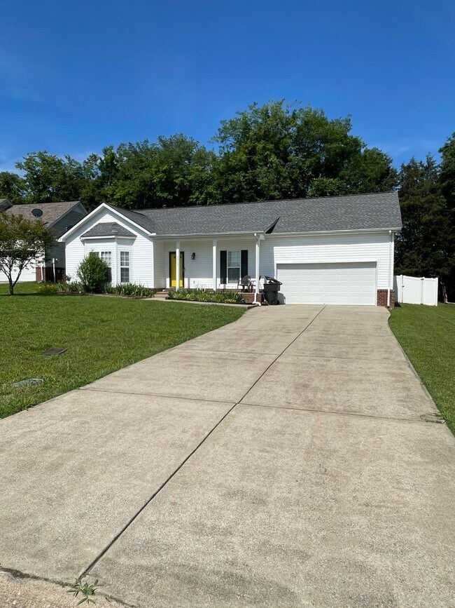 Building Photo - 3213 Hardwood Dr