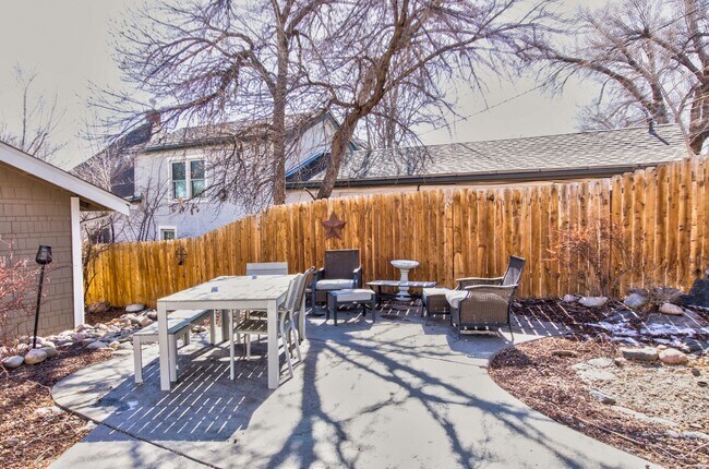 Foto del edificio - Stunning Remodeled Downtown Craftsman 3BD ...