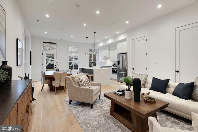 Foto del edificio - 721 Kenyon St NW