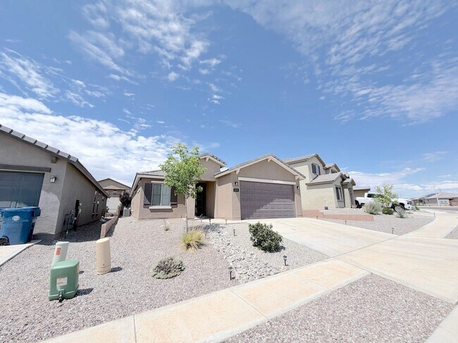 Building Photo - Modern 3 Bedroom Los Lunas Home with Refrigerated Air. Near I-25!