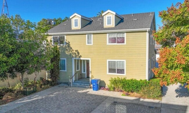 Photo - 921-923 30th Street Apartment