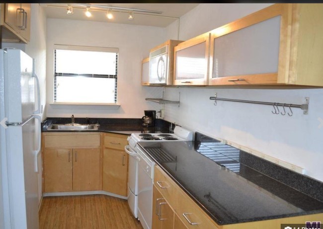 Kitchen - 1855 Brightside Dr