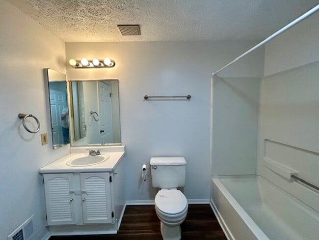 Foto del edificio - 1451 Misty Lake Ct