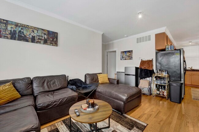 Foto del edificio - 1152 W Cornelia Ave