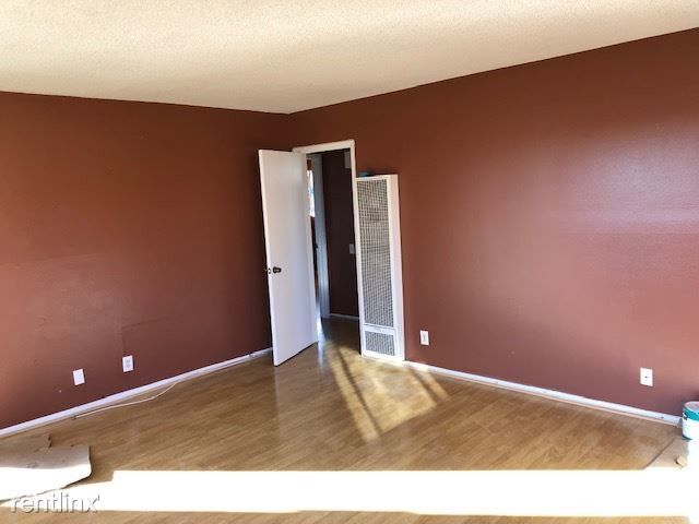Foto del edificio - 2 br, 1 bath Apartment - 8416 1/2 Mission dr.