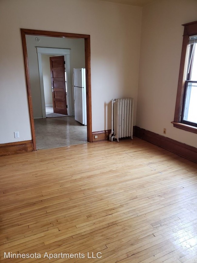 Building Photo - 1562 Edmund Ave W