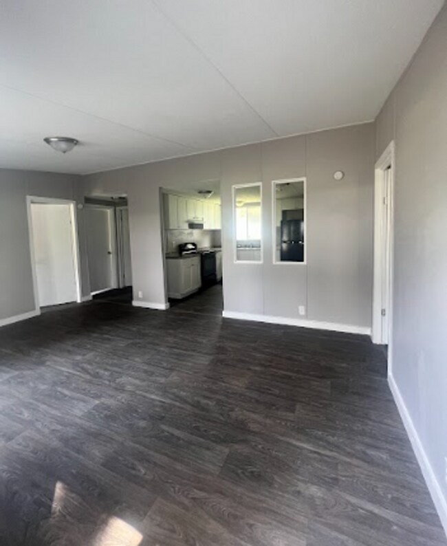 Building Photo - 3/2 Mobile Home, completely renovated!