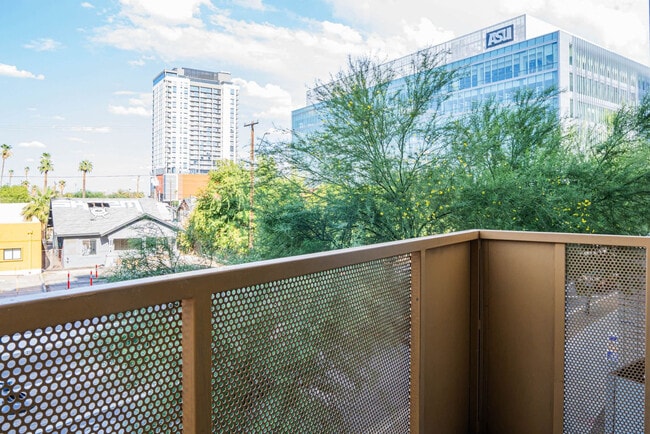 Foto del edificio - 333 E Roosevelt St