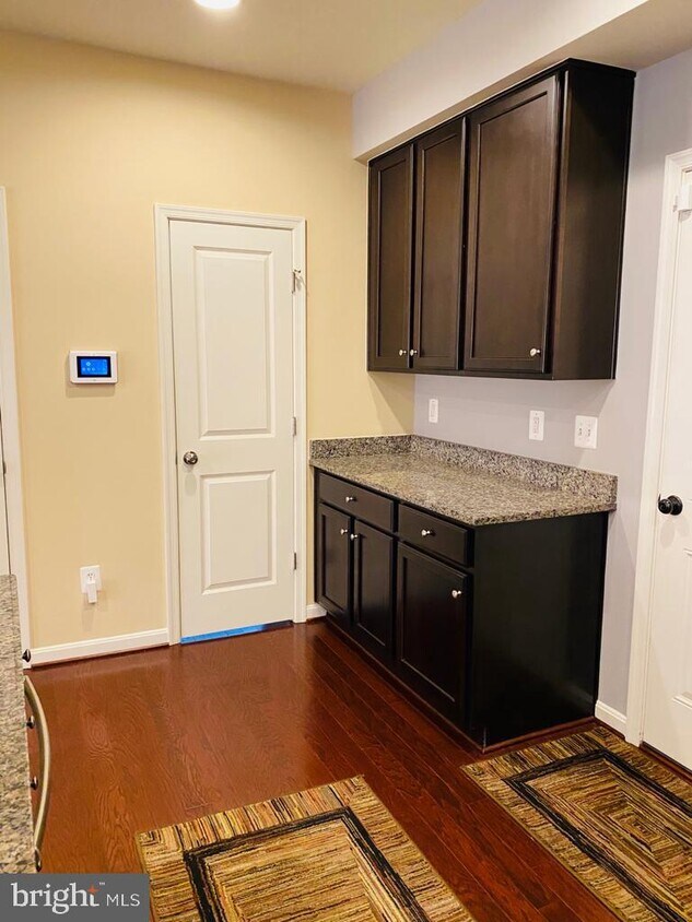 7901 Crescent Park Dr, Gainesville, VA 20155 Apartment for Rent in