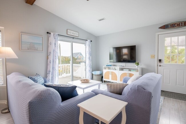 Foto del edificio - FURNISHED OFF-SEASON MONTHLY RENTAL - AVAILABLE MID-SEPT '27