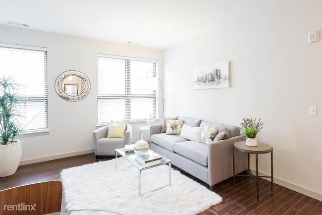 Building Photo - 45 Marion St