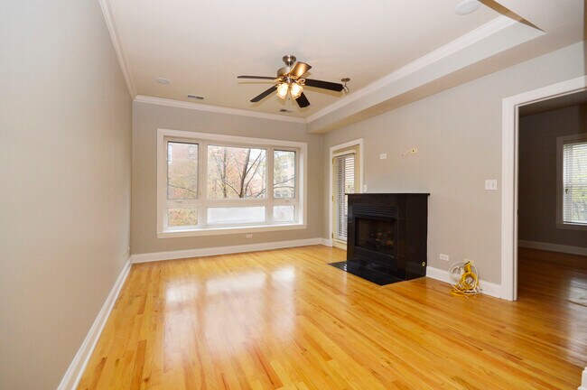 Building Photo - 1057 W Thorndale Ave