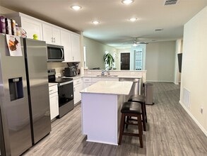 Building Photo - 333 Grenada Lk Dr